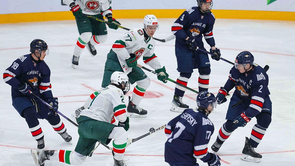 Хоккейный клуб «Стальные лисы» нанес первое поражение «Ирбису» в чемпионате МХЛ