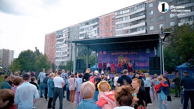 Яблочный Спас в Челябинске: традиции, угощения, танцы и ходули