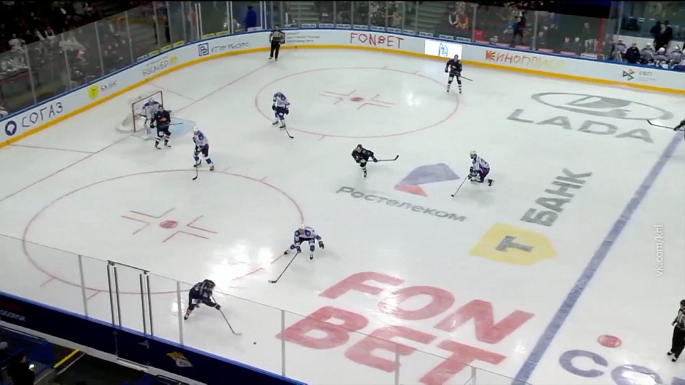 «Металлург» обыграл «Ладу»