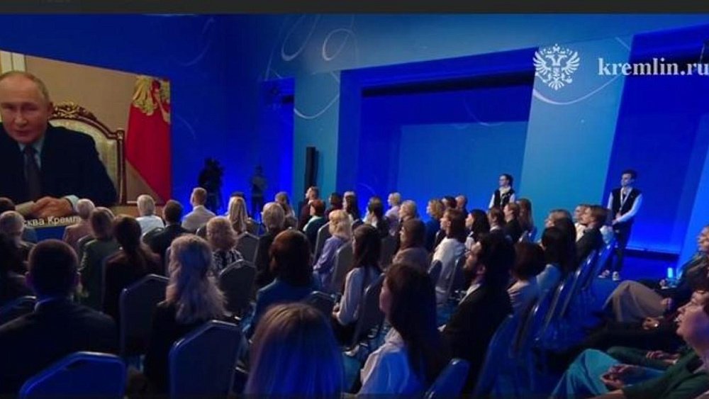 Владимир Путин провел видеоконференцию с финалистами конкурса «Учитель года»