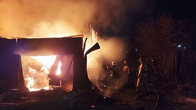 В Златоусте пламя охватило несколько домов