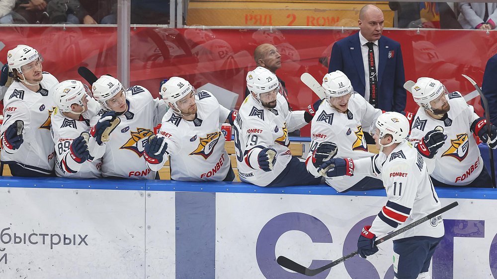 Хоккеисты «Металлурга» подарили победу Андрею Разину на его юбилейный матч в КХЛ