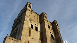 Башни, лифты на улице и старинные крепости: чем удивляют улицы Челябинска