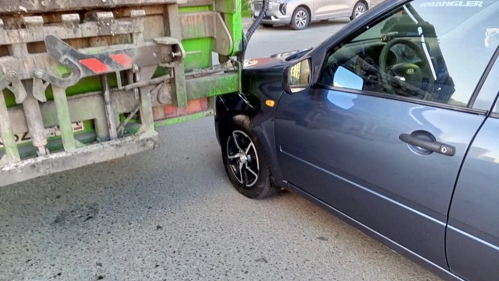 Машины мешают коммунальной технике: челябинцев предупреждают о штрафах