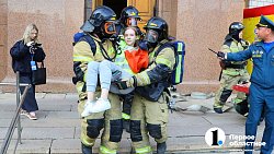 Пожарные машины у ЮУрГУ: спасатели показали, как ликвидируют катастрофу повышенного уровня сложности