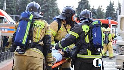 Пожарные машины у ЮУрГУ: спасатели показали, как ликвидируют катастрофу повышенного уровня сложности