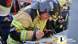 Пожарные машины у ЮУрГУ: спасатели показали, как ликвидируют катастрофу повышенного уровня сложности