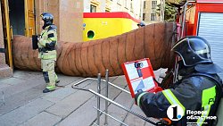 Пожарные машины у ЮУрГУ: спасатели показали, как ликвидируют катастрофу повышенного уровня сложности