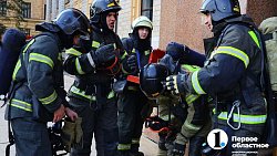Пожарные машины у ЮУрГУ: спасатели показали, как ликвидируют катастрофу повышенного уровня сложности