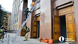 Пожарные машины у ЮУрГУ: спасатели показали, как ликвидируют катастрофу повышенного уровня сложности