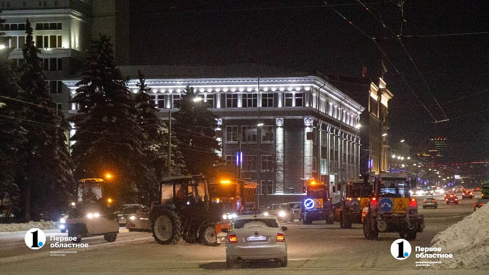 В Челябинске приготовили противогололедные материалы и технику