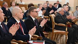 Артем Жога вручил государственные награды жителям Челябинской области