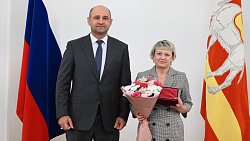 Артем Жога вручил государственные награды жителям Челябинской области