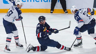 Хоккейный клуб «Металлург» в результативном матче уступил «Торпедо»