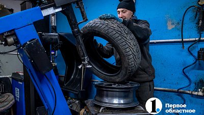 В Челябинске время ожидания в очереди на шиномонтаж превысило семь часов