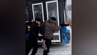 В Миассе пассажиры толкали автобус в горку