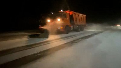 В Челябинской области очищают от снега региональные трассы