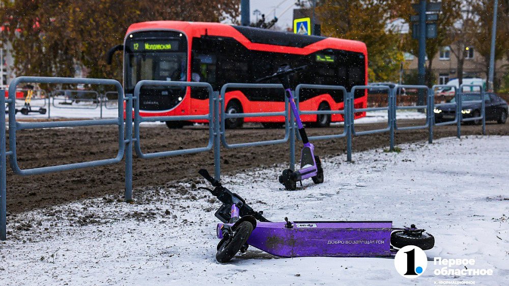 В Челябинске из-за снега приостановлена работа электросамокатов