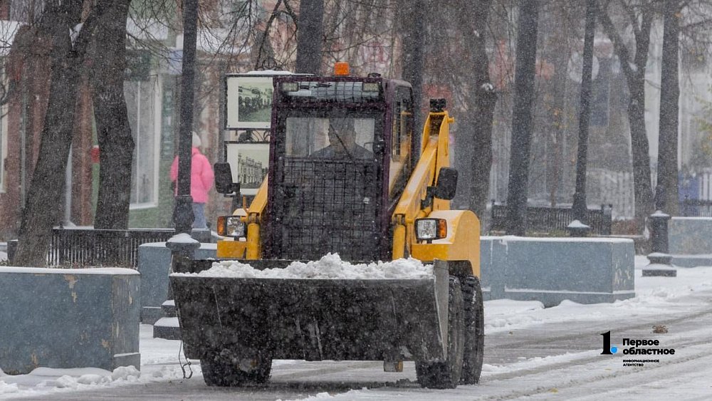 Алексей Текслер поручил убирать снег не только с дорог, но и с тротуаров