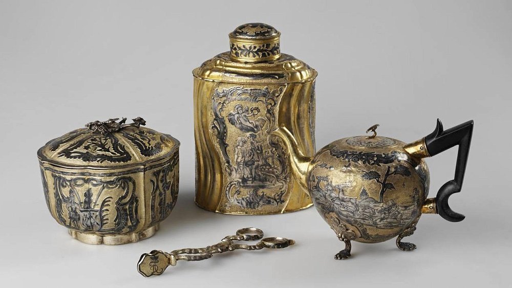 Из Московского Кремля в Челябинск доставят старинные китайские чайнички