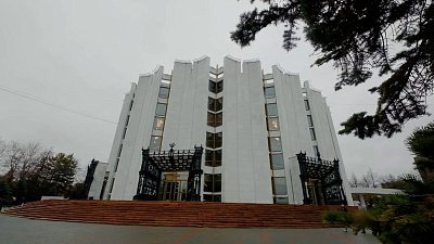 Алексей Текслер пригласил южноуральцев посетить театр драмы имени Наума Орлова