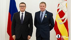 Алексей Текслер вручил награды южноуральцам