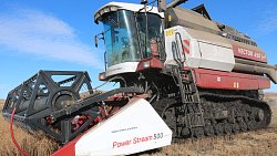 Первый в Челябинской области комбайн на гусеничном ходу помогает убирать урожай