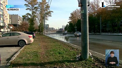 В Челябинске на улице Братьев Кашириных произошел прорыв канализации