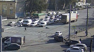 В Челябинске большегруз сбил человека на пешеходном переходе