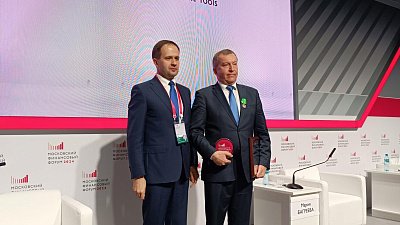 Глава челябинского Минфина получил медаль за долгую и эффективную службу