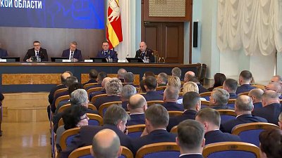 Алексей Текслер провел провел совещание с главами муниципалитетов и членами правительства