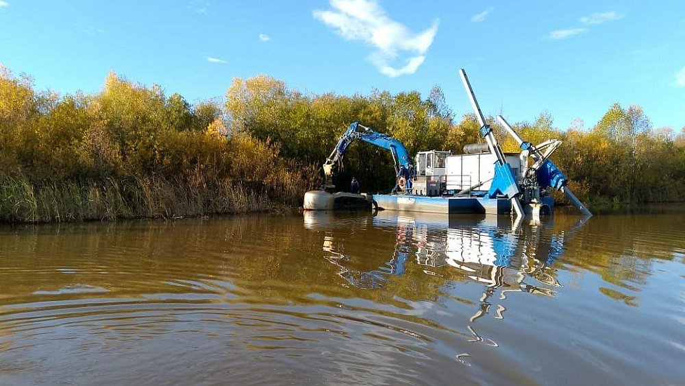 Из пруда в Златоусте подняли 75 тысяч кубометров ила