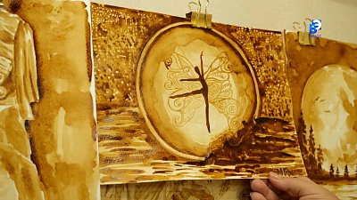 Художница рисует ароматные картины из кофе