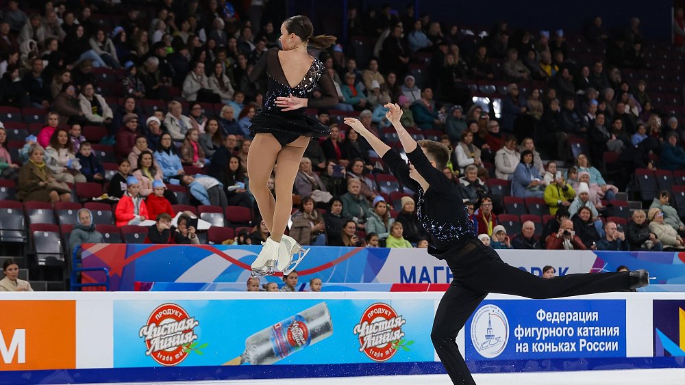 Более 4,5 тысячи зрителей собирают соревнования юных фигуристов в Магнитогорске