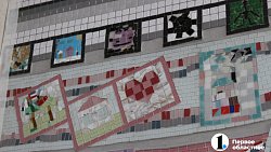 «На века»: в центре Челябинска проблемную арку украсили мозаичным панно