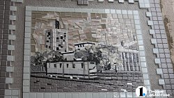 «На века»: в центре Челябинска проблемную арку украсили мозаичным панно