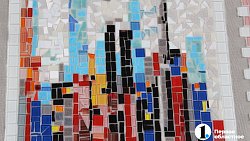 «На века»: в центре Челябинска проблемную арку украсили мозаичным панно