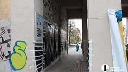 «На века»: в центре Челябинска проблемную арку украсили мозаичным панно
