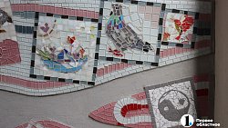 «На века»: в центре Челябинска проблемную арку украсили мозаичным панно