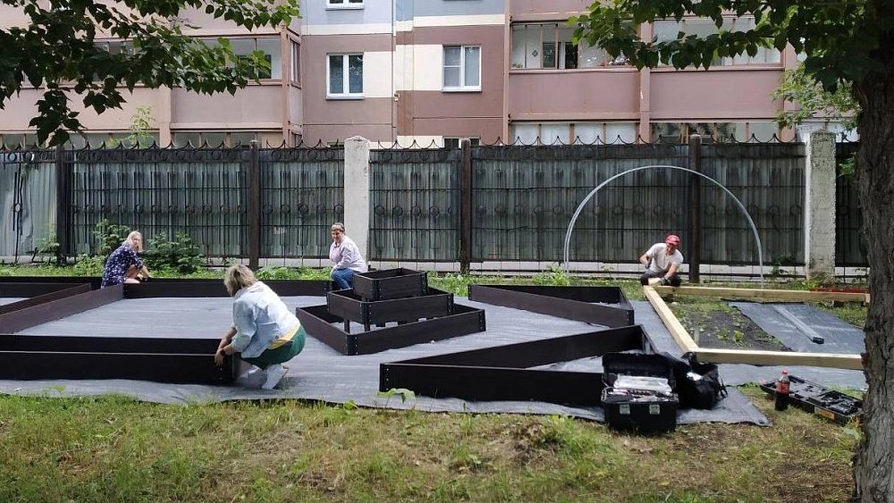 Детский сад из Челябинска обзавелся многоярусным огородом