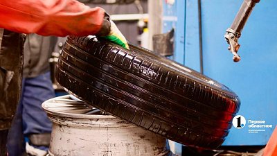 На пике сезона шиномонтажники зарабатывают по 150—200 тысяч рублей за неделю