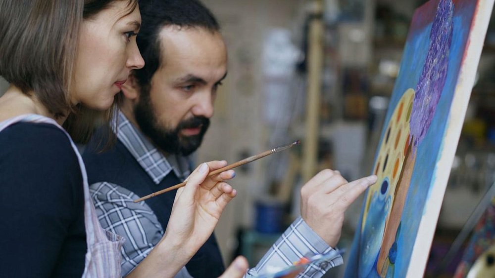 Творить или зарабатывать: в Международный день художника узнали, что первично