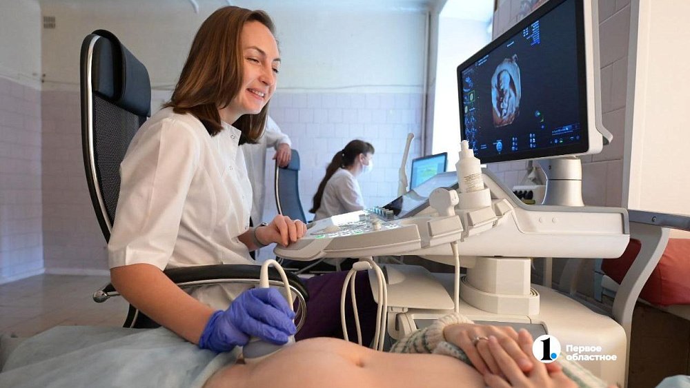 «Плавают, облизывают плаценту и сосут палец»: врач УЗИ рассказала о жизни младенцев в утробе мамы