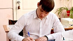 Жестами можно передать любые эмоции: сурдопереводчики из Челябинска о своей работе