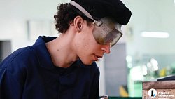 Жестами можно передать любые эмоции: сурдопереводчики из Челябинска о своей работе