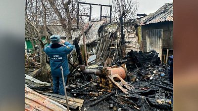 Причиной пожара в СНТ в Челябинске могла стать печь-буржуйка