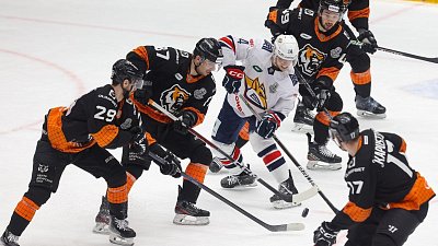 Хоккейный клуб «Металлург» нанес «Амуру» 10‑е поражение подряд в КХЛ