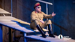 Сны, рыбы и безумство: челябинский НХТ представил новую постановку