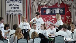 Финалисты премии «Двигай Че» обсудили свои инициативы с экспертами на выездной сессии