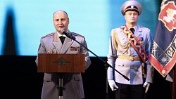 Алексей Текслер вручил грамоты и благодарности в честь Дня сотрудника органов внутренних дел